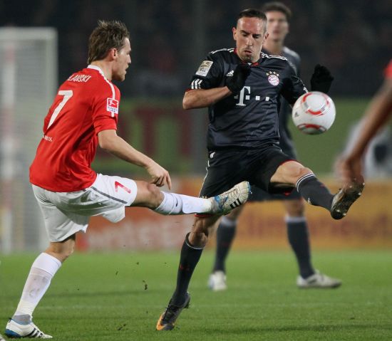 雷霆轰破16勇士创纪录，再次展现NBA统治力.